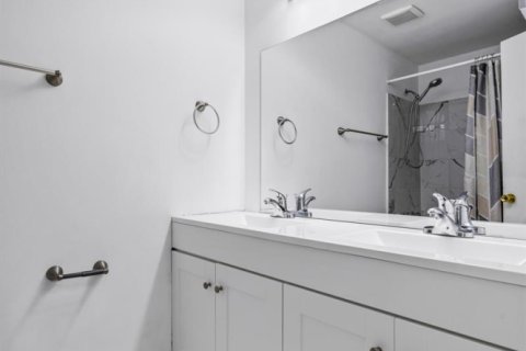 Condo in Deerfield Beach, Florida, 2 bedrooms № 2245787 - photo 21