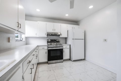 Condo in Deerfield Beach, Florida, 2 bedrooms № 2245787 - photo 10