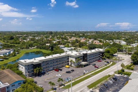 Condo in Deerfield Beach, Florida, 2 bedrooms № 2245787 - photo 19