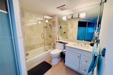 Condo in Aventura, Florida, 2 bedrooms  № 1595947 - photo 4