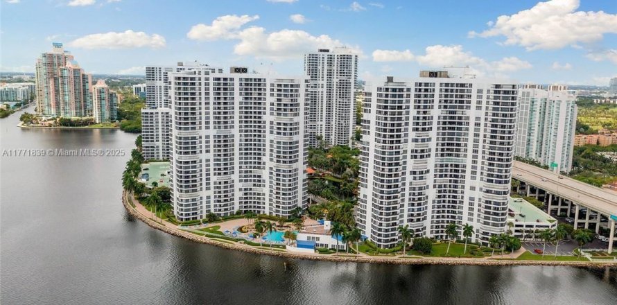 Condo in Aventura, Florida, 2 bedrooms  № 1595947