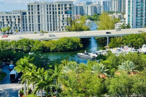 Condo in Aventura, Florida, 2 bedrooms  № 1595947 - photo 14