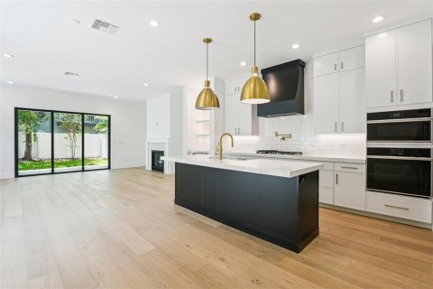 Touwnhouse à vendre à Tampa, Floride: 4 chambres, 250.84 m2 № 1900523 - photo 7