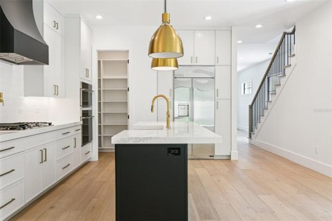 Touwnhouse à vendre à Tampa, Floride: 4 chambres, 250.84 m2 № 1900523 - photo 9