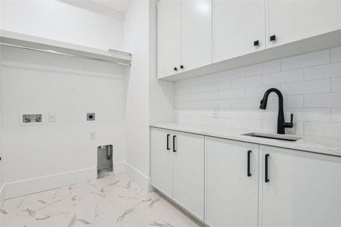 Touwnhouse à vendre à Tampa, Floride: 4 chambres, 250.84 m2 № 1900523 - photo 18