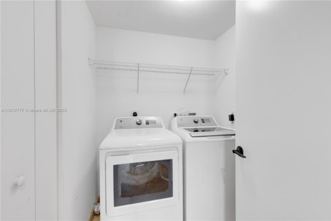 Condo in Aventura, Florida, 2 bedrooms  № 1759206 - photo 20