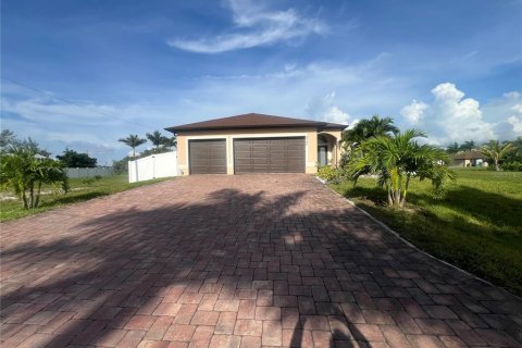Casa en alquiler en Cape Coral, Florida, 3 dormitorios, 170.48 m2 № 1825347 - foto 3