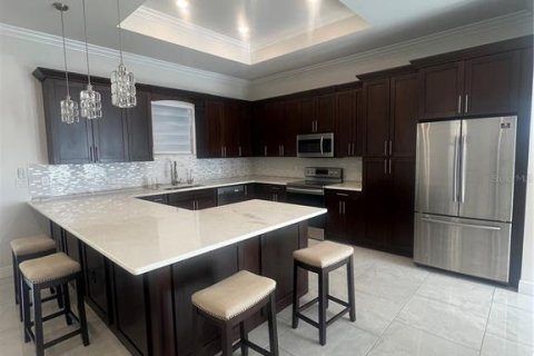 Casa en alquiler en Cape Coral, Florida, 3 dormitorios, 170.48 m2 № 1825347 - foto 10