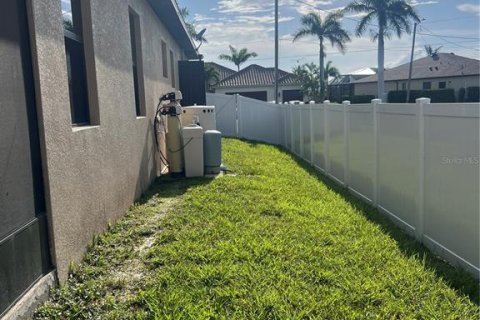 Casa en alquiler en Cape Coral, Florida, 3 dormitorios, 170.48 m2 № 1825347 - foto 4