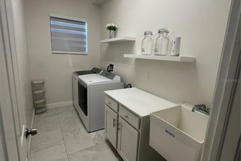 Casa en alquiler en Cape Coral, Florida, 3 dormitorios, 170.48 m2 № 1825347 - foto 19