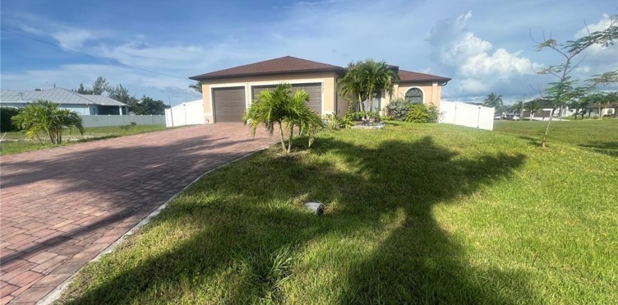 Villa ou maison à Cape Coral, Floride 3 chambres, 170.48 m2 № 1825347