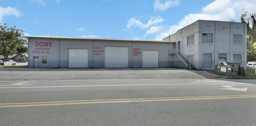Immobilier commercial à DeLand, Floride 1136.01 m2 № 2214405