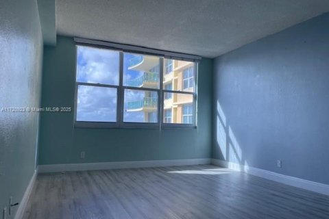 Condo in Hollywood, Florida, 1 bedroom  № 1937231 - photo 12