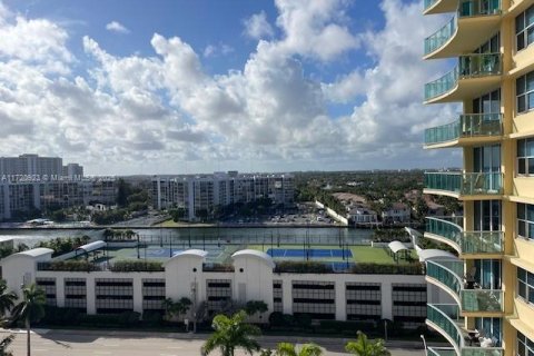 Condo in Hollywood, Florida, 1 bedroom  № 1937231 - photo 25