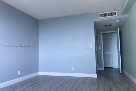 Condo in Hollywood, Florida, 1 bedroom  № 1937231 - photo 11