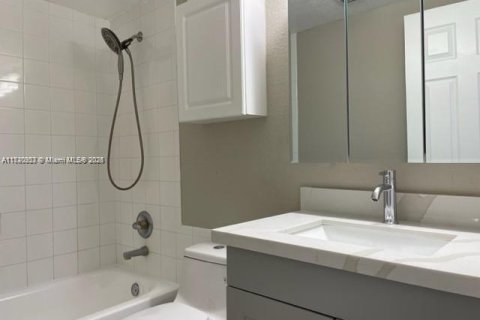 Condo in Hollywood, Florida, 1 bedroom  № 1937231 - photo 8