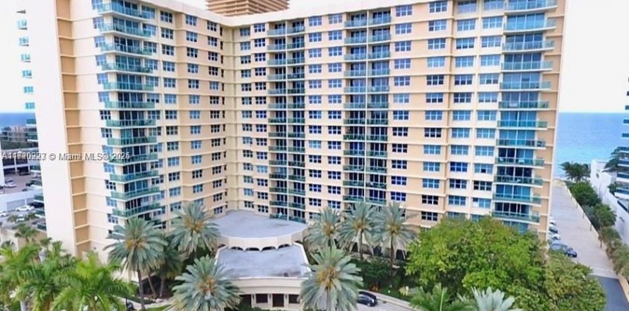 Condominio en Hollywood, Florida, 1 dormitorio  № 1937231