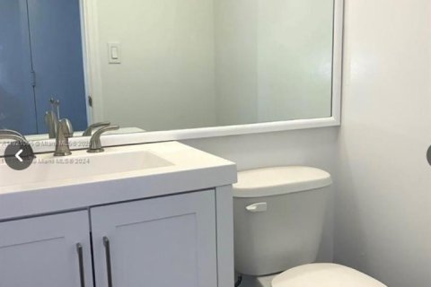 Condo in Lauderhill, Florida, 1 bedroom  № 2037914 - photo 4