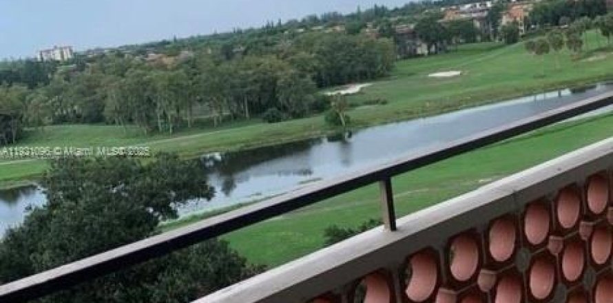 Condo in Lauderhill, Florida, 1 bedroom  № 2037914