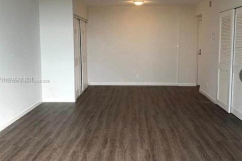 Condo in Lauderhill, Florida, 1 bedroom  № 2037914 - photo 3