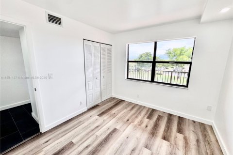 Condo in Sunrise, Florida, 2 bedrooms  № 1944846 - photo 25