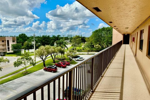 Condo in Sunrise, Florida, 2 bedrooms  № 1944846 - photo 29