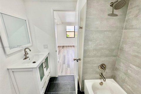 Condo in Sunrise, Florida, 2 bedrooms  № 1944846 - photo 23