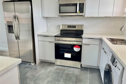 Condo in Sunrise, Florida, 2 bedrooms  № 1944846 - photo 6