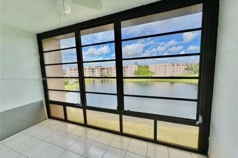 Condo in Sunrise, Florida, 2 bedrooms  № 1944846 - photo 5