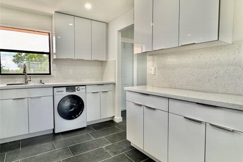 Condo in Sunrise, Florida, 2 bedrooms  № 1944846 - photo 9