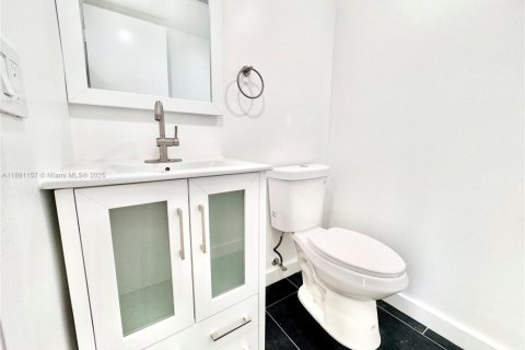 Condo in Sunrise, Florida, 2 bedrooms  № 1944846 - photo 24