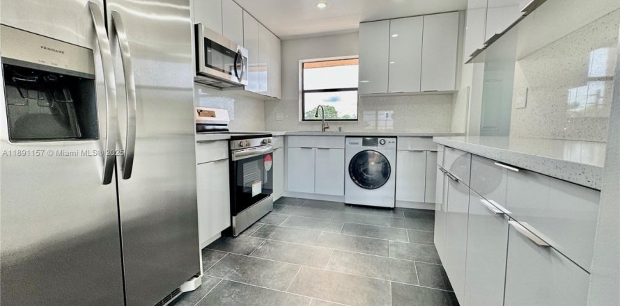 Condo in Sunrise, Florida, 2 bedrooms  № 1944846
