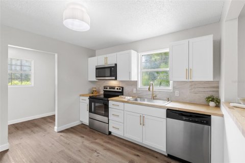 Casa en venta en Florahome, Florida, 4 dormitorios, 169.45 m2 № 1905619 - foto 11