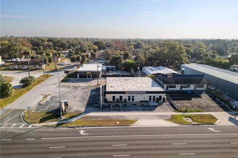 Commercial property in New Port Richey, Florida № 2076723
