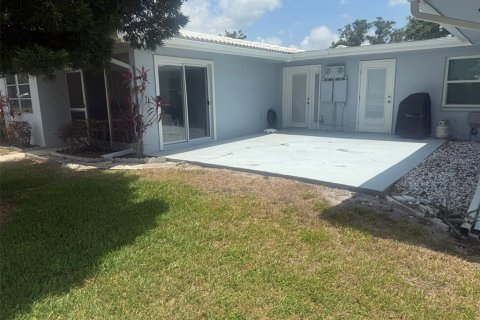 House in Sarasota, Florida 2 bedrooms, 142.33 sq.m. № 1761990 - photo 22