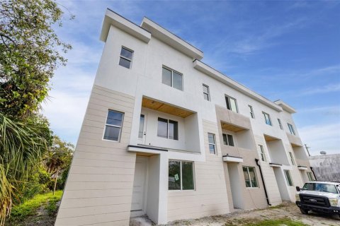 Townhouse in Tampa, Florida 3 bedrooms, 194.82 sq.m. № 1522482 - photo 28