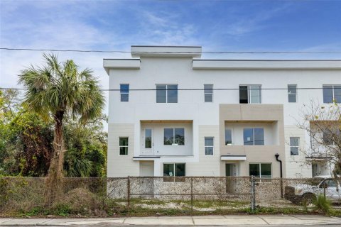 Townhouse in Tampa, Florida 3 bedrooms, 194.82 sq.m. № 1522482 - photo 1