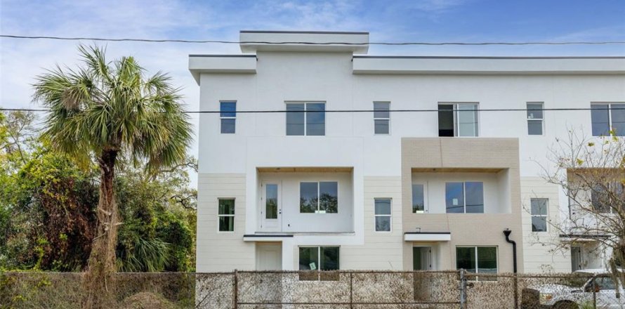 Townhouse in Tampa, Florida 3 bedrooms, 194.82 sq.m. № 1522482
