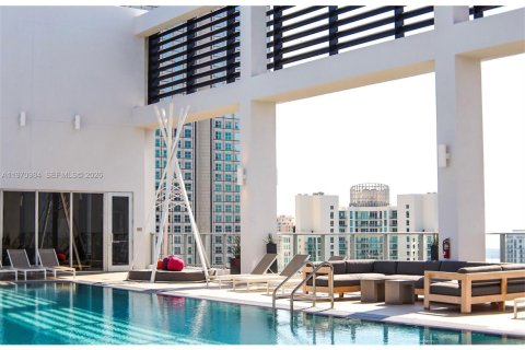 Condominio en alquiler en Miami, Florida, 1 dormitorio, 49.52 m2 № 2049363 - foto 5