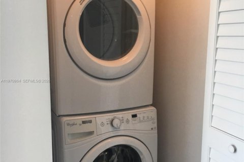 Condominio en alquiler en Miami, Florida, 1 dormitorio, 49.52 m2 № 2049363 - foto 9