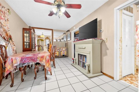 Casa en venta en Hialeah, Florida, 5 dormitorios, 159.98 m2 № 2388619 - foto 11