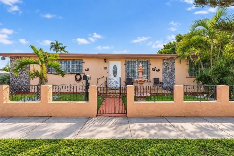 Casa en Hialeah, Florida 5 dormitorios, 159.98 m2 № 2388619