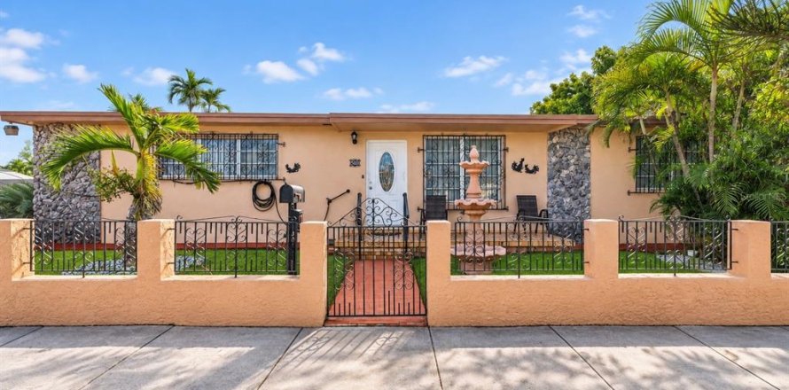 Casa en Hialeah, Florida 5 dormitorios, 159.98 m2 № 2388619