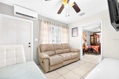 Casa en venta en Hialeah, Florida, 5 dormitorios, 159.98 m2 № 2388619 - foto 22