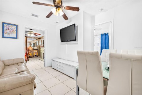 Casa en venta en Hialeah, Florida, 5 dormitorios, 159.98 m2 № 2388619 - foto 21