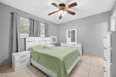 Casa en venta en Hialeah, Florida, 5 dormitorios, 159.98 m2 № 2388619 - foto 27