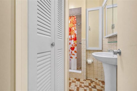 Casa en venta en Hialeah, Florida, 5 dormitorios, 159.98 m2 № 2388619 - foto 13