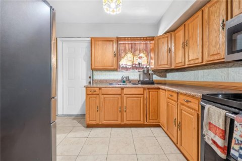 Casa en venta en Hialeah, Florida, 5 dormitorios, 159.98 m2 № 2388619 - foto 7
