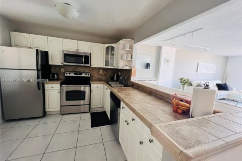 Condominio en venta en Aventura, Florida, 1 dormitorio, 82.4 m2 № 2012563 - foto 28