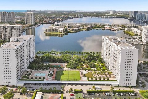 Condo in Aventura, Florida, 2 bedrooms  № 1814284 - photo 1